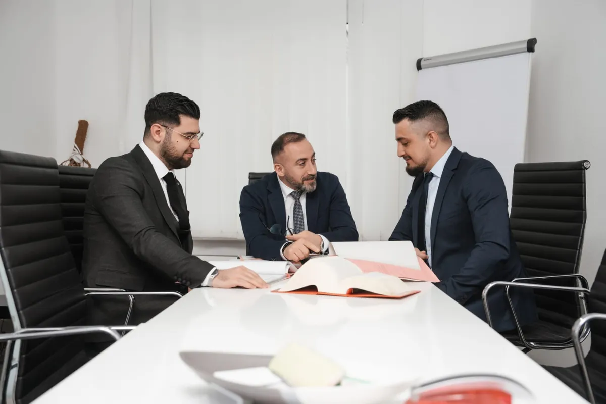 Kanzlei Besprechung